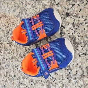 EUC Stride Rite 5.5 toddler/baby shoes